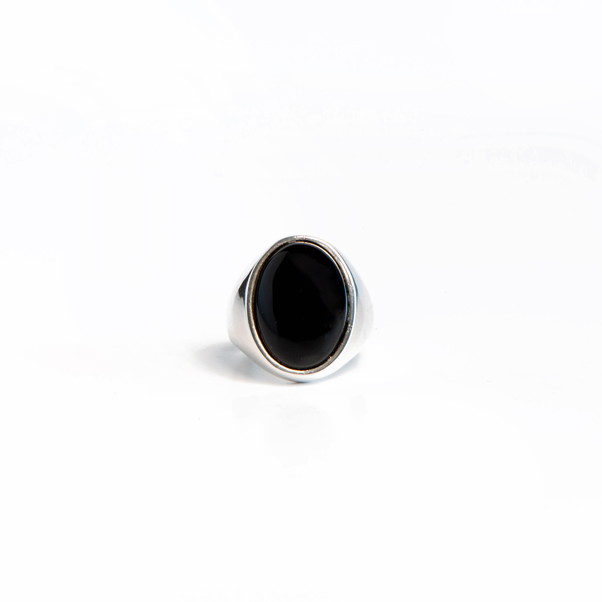 Bague massive en argent sterling .925 avec pierre semi-précieuse noire (onyx) Blanche 1 Collection de Noël 2022 Kara Bijoux-2