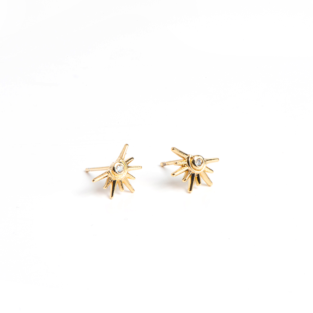 Boucles d'oreilles demi-soleil avec cristaux Blanche 5 Collection de Noël 2022 Kara Bijoux-3