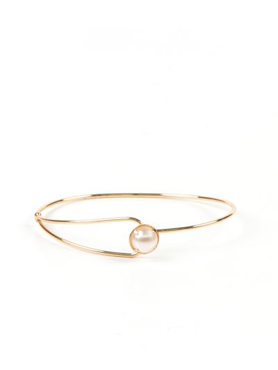 bracelet bangle perle blanche or rempli 18k vintage chic minimaliste collection entrepreneure Rachelle Séguin 2023-2024 Kara-Bijoux